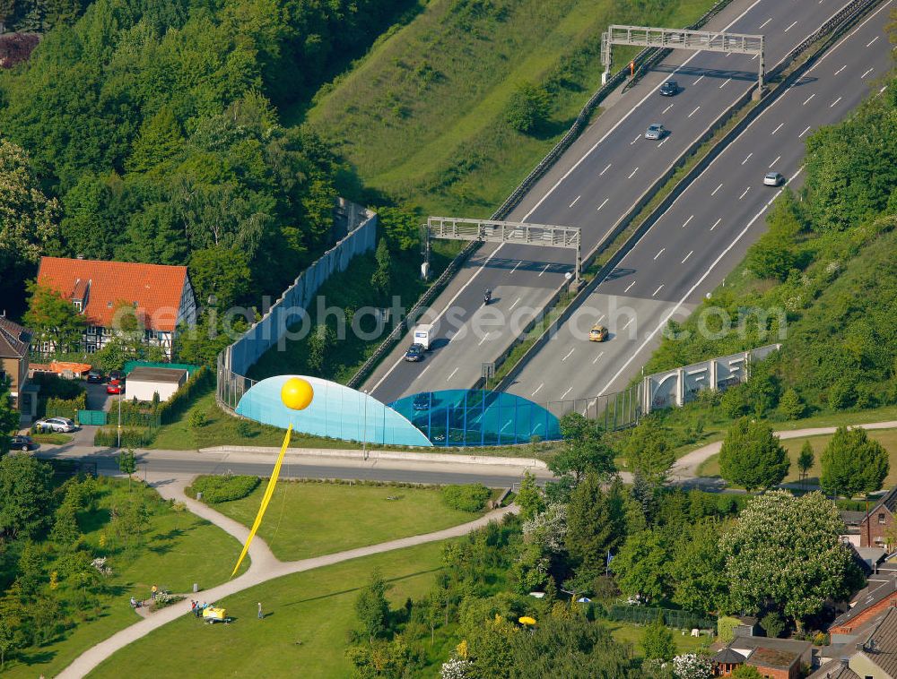 Aerial photograph Gelsenkirchen - Das mit Wohnhäusern und einer Grünanlage überbaute ehemalige Gelände der Zeche Graf Bismarck am Autobahn-Deckel an den Straßen E 34, Cranger Straße, Kronprinzenstraße und Frankampstraße in Gelsenkirchen in Nordrhein-Westfalen. The former coal mine arrea Graf Bismarck at the autobahn canopy at the streets E 34, Cranger Strasse, Kronprinzenstrasse und Frankampstrasse in Gelsenkirchen in North Rhine-Westphalia.