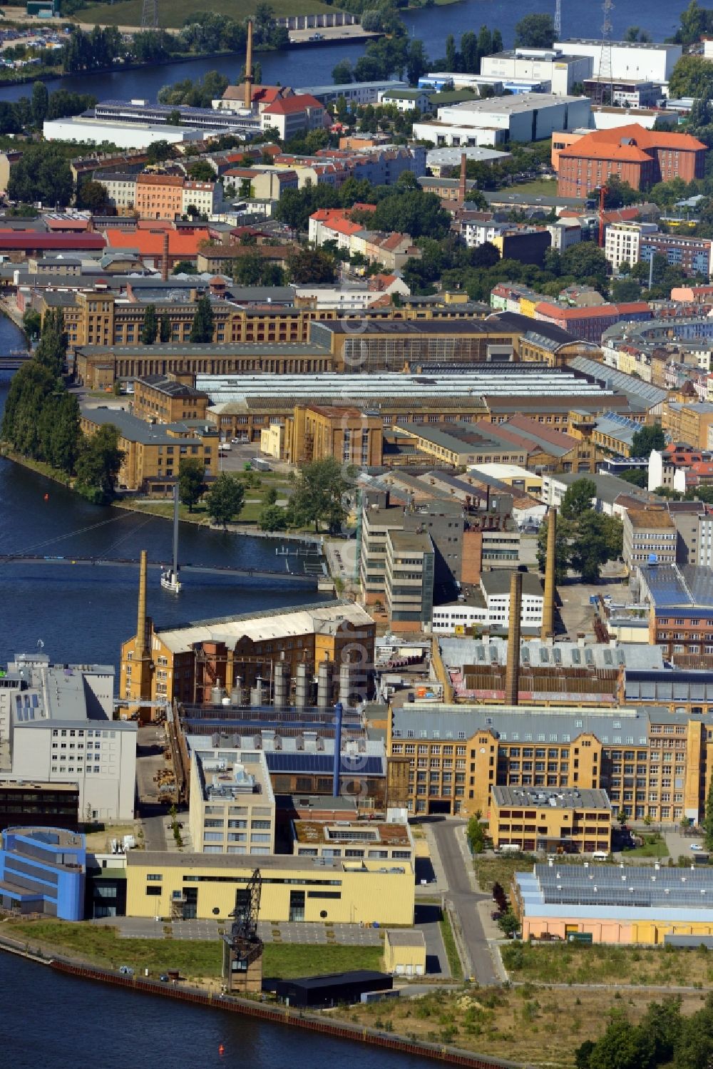 Berlin from the bird's eye view: Former Industrieglände with the building of the Academy of Technology and Economics, the workshops of Stephanus- Werkstätten and the Stabilke on the banks of the River Spree in Berlin Schoeneweide