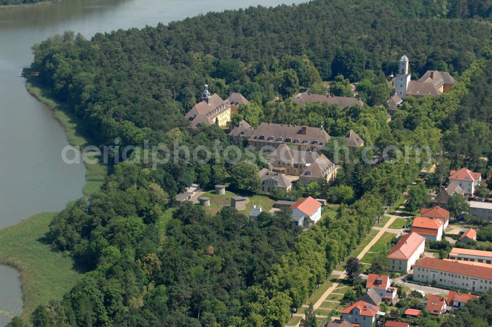 Templin from the bird's eye view: Blick auf das ehemalige leer stehende Joachimsthalsche Gymnasium, an der Prenzlauer Allee am Ufer des Templiner See BB. View onto the erstwhile secondary / grammar school on the waterside of a Lake.