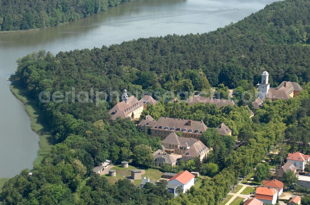 Aerial image Templin - Blick auf das ehemalige leer stehende Joachimsthalsche Gymnasium, an der Prenzlauer Allee am Ufer des Templiner See BB. View onto the erstwhile secondary / grammar school on the waterside of a Lake.