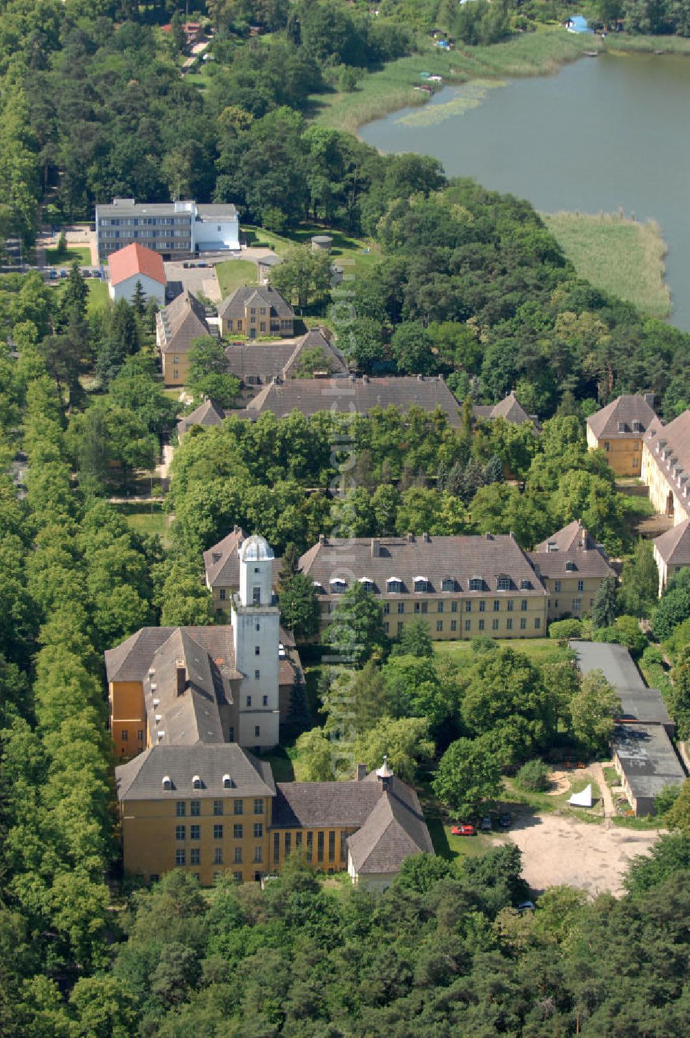 Aerial image Templin - Blick auf das ehemalige leer stehende Joachimsthalsche Gymnasium, an der Prenzlauer Allee am Ufer des Templiner See BB. View onto the erstwhile secondary / grammar school on the waterside of a Lake.