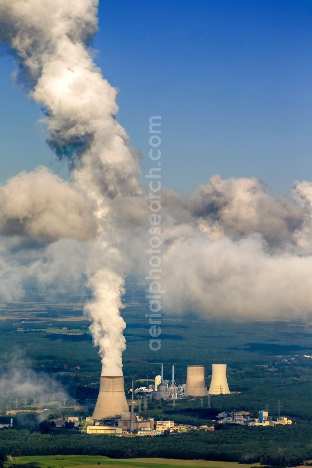 Lingen (Ems) from the bird's eye view: Former Kernkaftwerk NPP and natural gas power plant Emsland in Lingen on the Ems in Lower Saxony