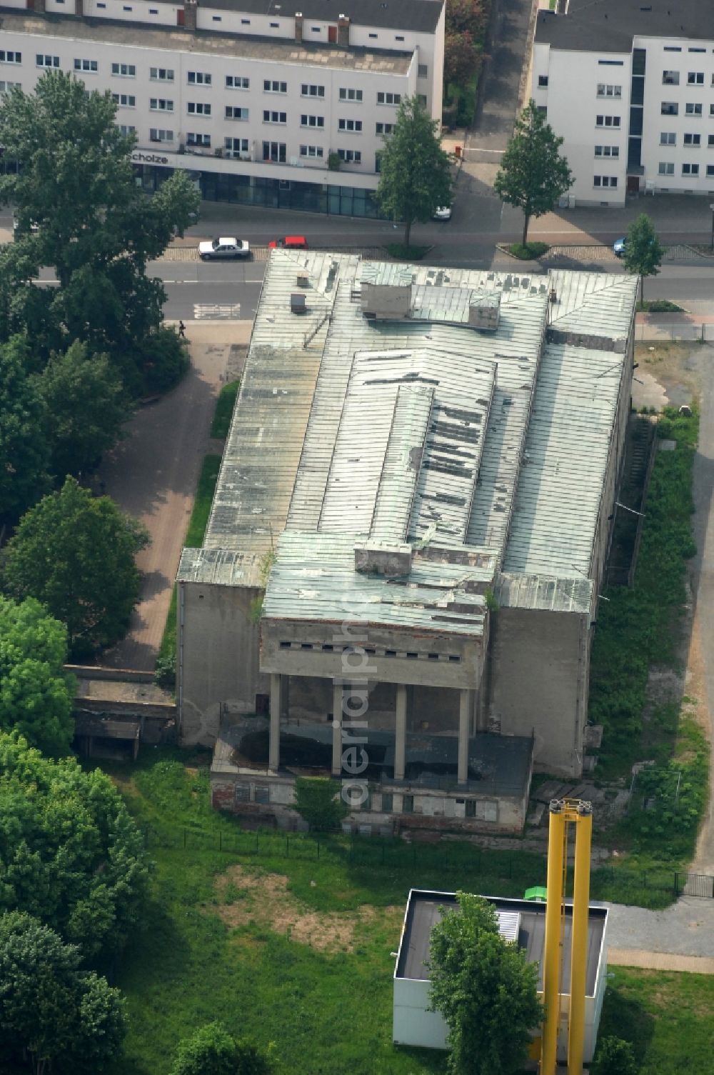 Aerial image Dresden - The former indoor swimming bath Sachsenbad Dresden at the street Wurzener Strasse in the district Pieschen of Dresden in Saxony