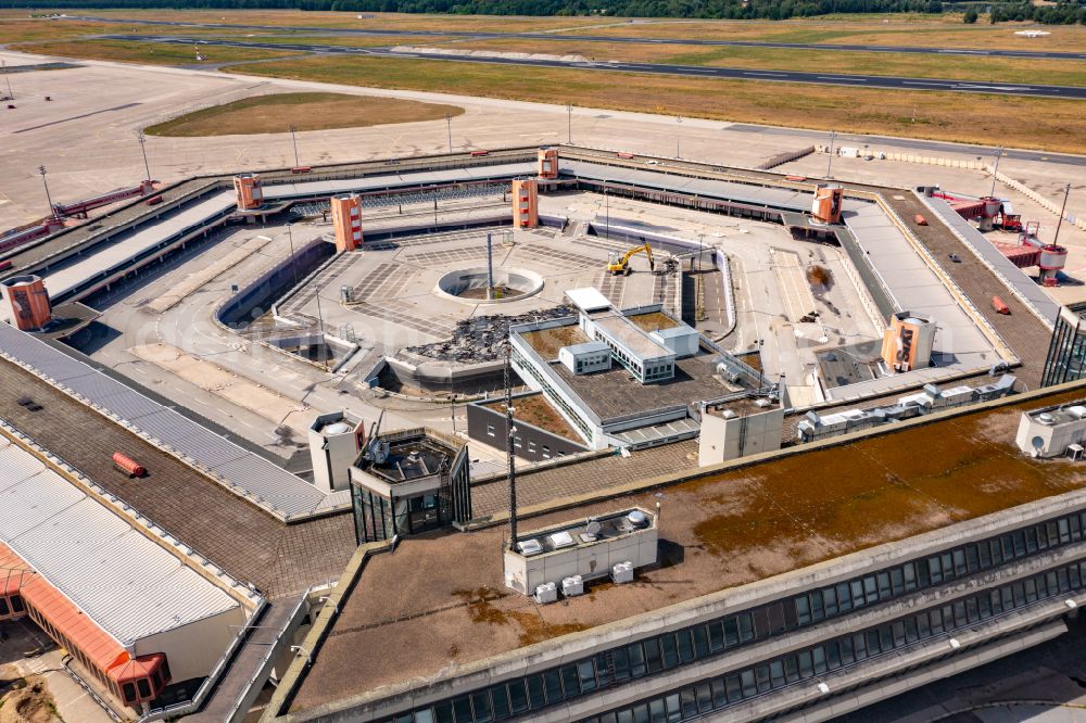 Aerial photograph Berlin - Dispatch building and terminals on the premises of the former airport in the district Tegel in Berlin, Germany