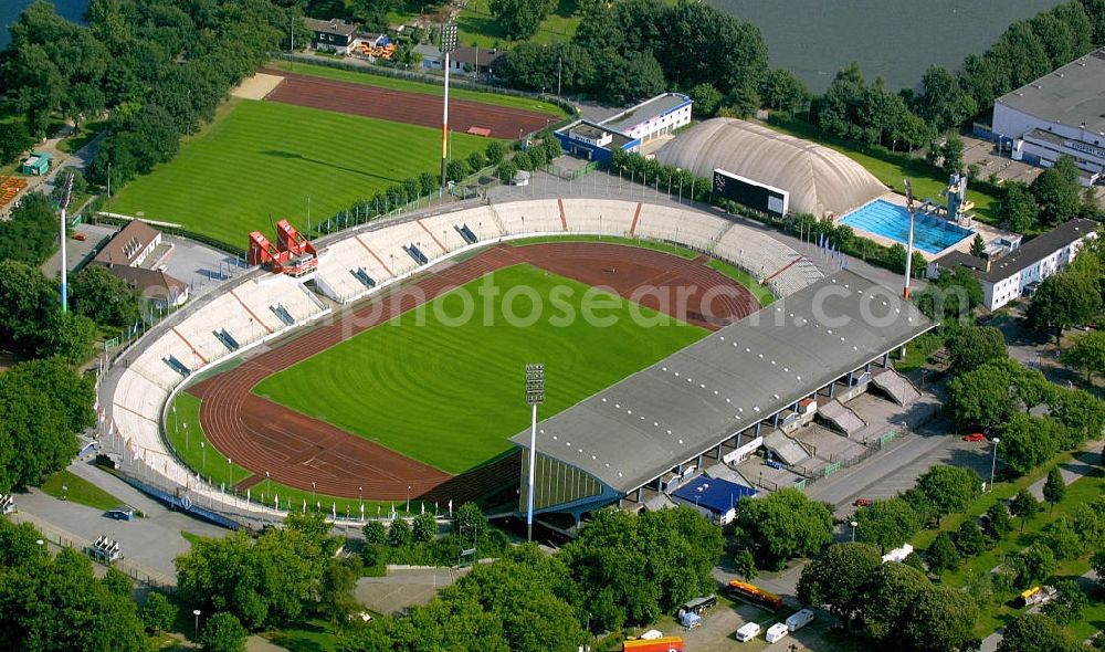 Duisburg from above - Blick auf das ehemalige Wedaustadion Duisburger Sportpark Wedau. 2003 wurde das Wedaustadion abgerissen und die MSV-Arena auf dessen Standort neu erbaut. View of the former Wedaustadium Sportpark Duisburg Wedau. In 2003, the Wedaustadium was demolished and the MSV-Arena was built on this new place.