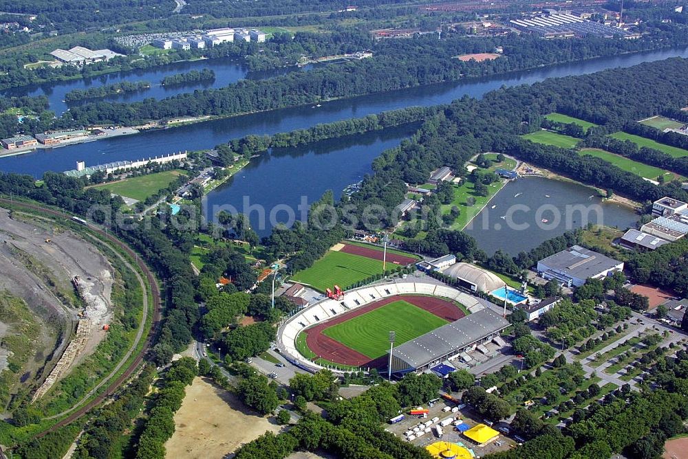 Duisburg from the bird's eye view: Blick auf das ehemalige Wedaustadion Duisburger Sportpark Wedau. 2003 wurde das Wedaustadion abgerissen und die MSV-Arena auf dessen Standort neu erbaut. View of the former Wedaustadium Sportpark Duisburg Wedau. In 2003, the Wedaustadium was demolished and the MSV-Arena was built on this new place.