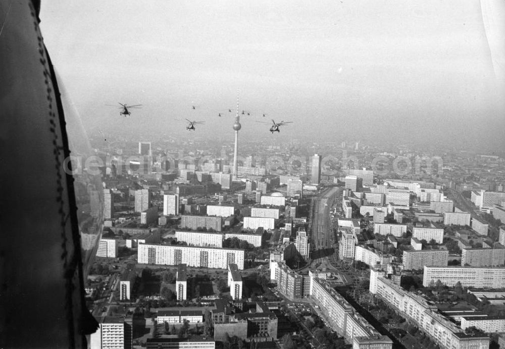 Aerial image Berlin - Ehrenparade der NVA - Luftstreitkräfte mit einem Verband Transporthubschrauber MI-8 der LSK/LV Luftstreitkräfte / Lüftverteidigung über dem Stadtzentrum Ost von Berlin - Hauptstadt der DDR. Zum 30. Jahrestag der DDR war am 7.10.79 in Berlin beeindruckender Auftakt des Jubiläumstages. Die DDR-Regierung nahm unter Billigung der Flugshow durch die UdSSR internanionale Proteste wegen der offenkundigen Verletzung des 4-Mächteabkommens über Berlin und dessen Luftraum in Kauf.