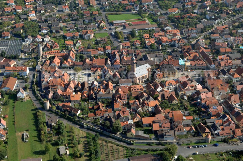 EIBELSTADT from the bird's eye view: Blick über Eibelstadt mit der Stadtmauer, Pfarrkirche St. Nikolaus und dem Rathaus. Eibelstadt ist eine Stadt im unterfränkischen Landkreis Würzburg und Sitz der Verwaltungsgemeinschaft Eibelstadt. Kontakt: Stadt Eibelstadt, Marktplatz 2, 97246 Eibelstadt, Tel. +49 (0)93 03 90 61 0, Fax: +49 (0)93 03 84 83, e-mail: info@eibelstadt.de