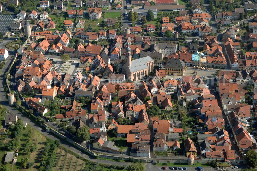 Aerial photograph EIBELSTADT - Blick über Eibelstadt mit der Stadtmauer, Pfarrkirche St. Nikolaus und dem Rathaus. Eibelstadt ist eine Stadt im unterfränkischen Landkreis Würzburg und Sitz der Verwaltungsgemeinschaft Eibelstadt. Kontakt: Stadt Eibelstadt, Marktplatz 2, 97246 Eibelstadt, Tel. +49 (0)93 03 90 61 0, Fax: +49 (0)93 03 84 83, e-mail: info@eibelstadt.de