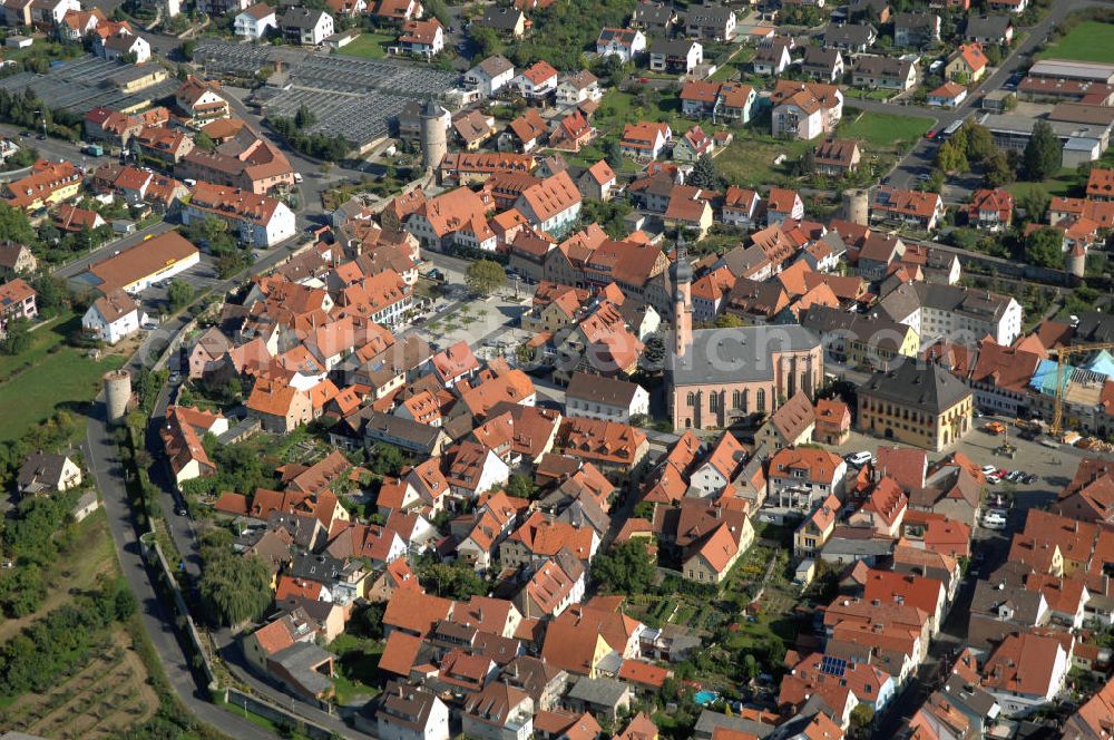 Aerial photograph EIBELSTADT - Blick über Eibelstadt mit der Stadtmauer, Pfarrkirche St. Nikolaus und dem Rathaus. Eibelstadt ist eine Stadt im unterfränkischen Landkreis Würzburg und Sitz der Verwaltungsgemeinschaft Eibelstadt. Kontakt: Stadt Eibelstadt, Marktplatz 2, 97246 Eibelstadt, Tel. +49 (0)93 03 90 61 0, Fax: +49 (0)93 03 84 83, e-mail: info@eibelstadt.de