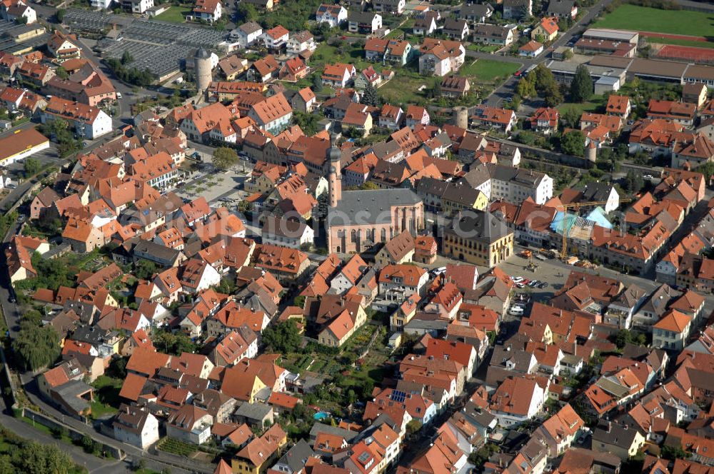 EIBELSTADT from above - Blick über Eibelstadt mit der Stadtmauer, Pfarrkirche St. Nikolaus und dem Rathaus. Eibelstadt ist eine Stadt im unterfränkischen Landkreis Würzburg und Sitz der Verwaltungsgemeinschaft Eibelstadt. Kontakt: Stadt Eibelstadt, Marktplatz 2, 97246 Eibelstadt, Tel. +49 (0)93 03 90 61 0, Fax: +49 (0)93 03 84 83, e-mail: info@eibelstadt.de