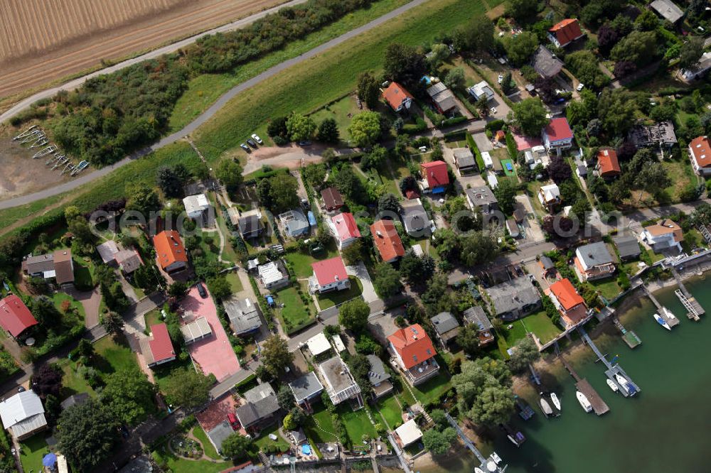 Eich from above - Blick auf den Eicher See der gleichnamigen Ortsgemeinde Eich im Landkreis Alzey-Worms in Rheinland-Pfalz. Der Eicher See ist ein zu Eich gehörender Baggersee mit Zugang zum Rhein. Er wird auch „Rheinhessisches Meer“ genannt, weil er der größte See in Rheinhessen ist. View to the lake Eicher See of the village Eich in the administrative district Azley-Worms in Rhineland-Palatinate.