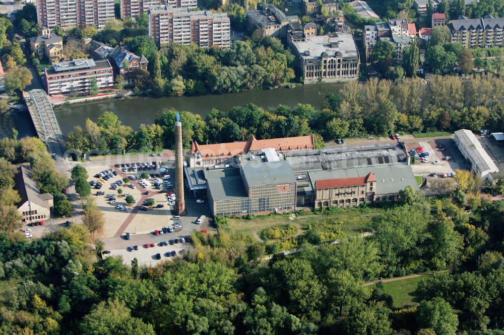 Halle / Saale from the bird's eye view: Ein VW Autohaus am Holzplatz vor der Saale in Halle in Sachsen-Anhalt. A VW car dealer at the Holzplatz at the river Saale in Halle in Saxony-Anhalt.