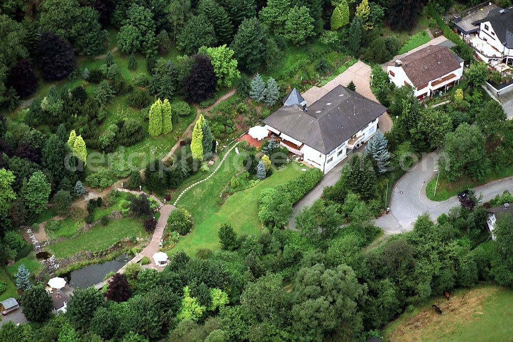 Aerial photograph Lennestadt - Single and multi-family homes in the valley on the outskirts of Lennestadt in North Rhine-Westphalia