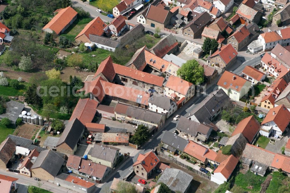 Weinolsheim from the bird's eye view: Single and multi-family homes on the Gaustrasse in Weinolsheim in the state of Rhineland-Palatinate