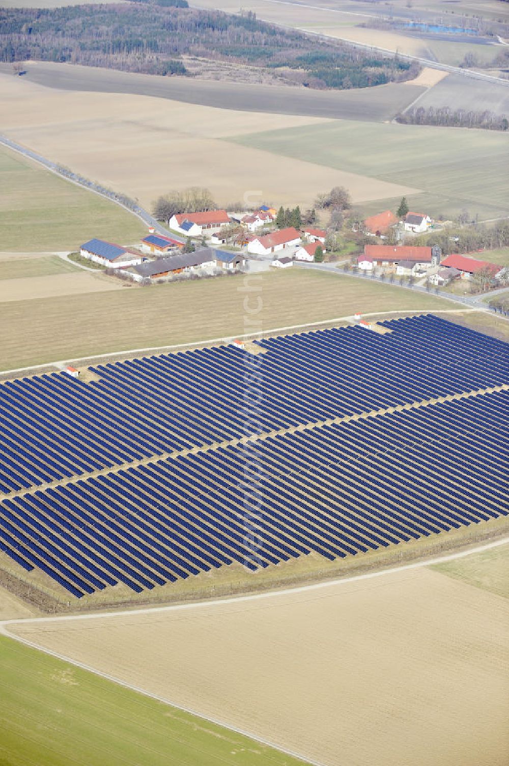 Maisach from the bird's eye view: Ein Solarpark an der Mammendorfer Straße bei Maisach-Malching im Landkreis Fürstenfeldbruck. Gebaut wurde der Park von der Phoenix Solar AG und wird von den Stadtwerken Fürstenfeldbruck genutzt. A solar farm at the Mammendorfer Strasse near by Maisach-Malching in the administrative district Fuerstenbruck.