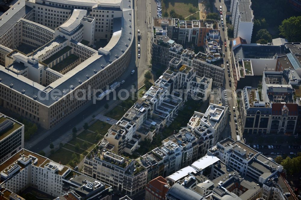 Aerial image Berlin - View at a consisting of City houses / Town City houses apartment block at Friedrichswerder opposite the Ministry of Foreign Affairs / Foreign Office between Jägerstraße, Kurstraße, Oberwallstrasse and Niederwallstraße in the district Mitte in Berlin