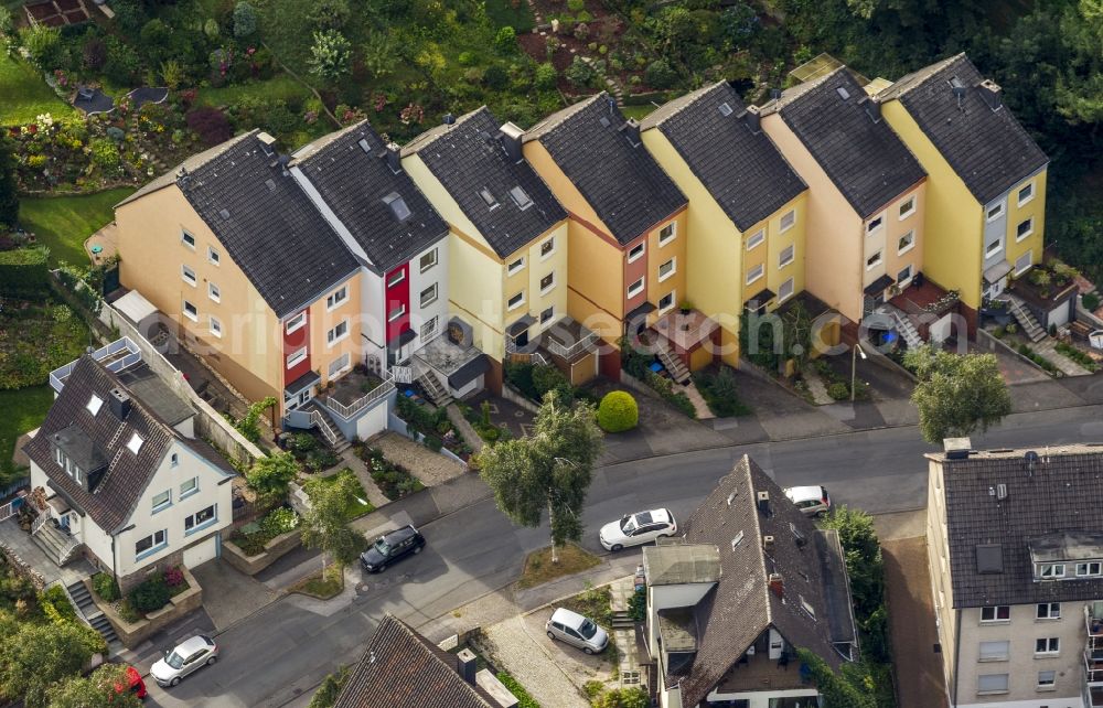 Aerial photograph Witten - View at single family terraced Houses in a residential area in the Röhrchenstraße in the inner city of Witten in the federal state North Rhine-Westphalia