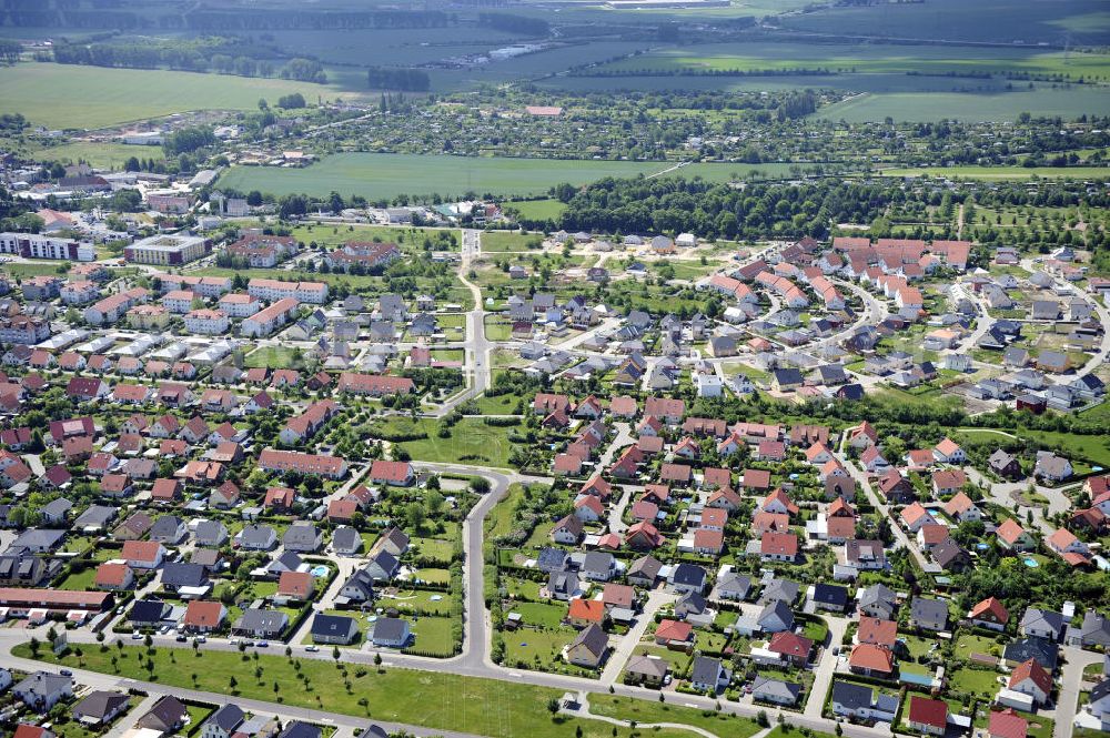 Aerial photograph Magdeburg - Blick auf das Einfamilien- Wohnneubaugebiet Am Birnengarten in Magdeburg-Ottersleben, mit Planfläche, auf der weitere Einfamilienhäuser entstehen. Kontakt: MAWOG Grundstücks GmbH, Am Birnengarten 19 c, 39116 Magdeburg, Tel. +49 (0)391 611653-0, Fax +49 (0)391 611653-26, email: Info@am-birnengarten.de