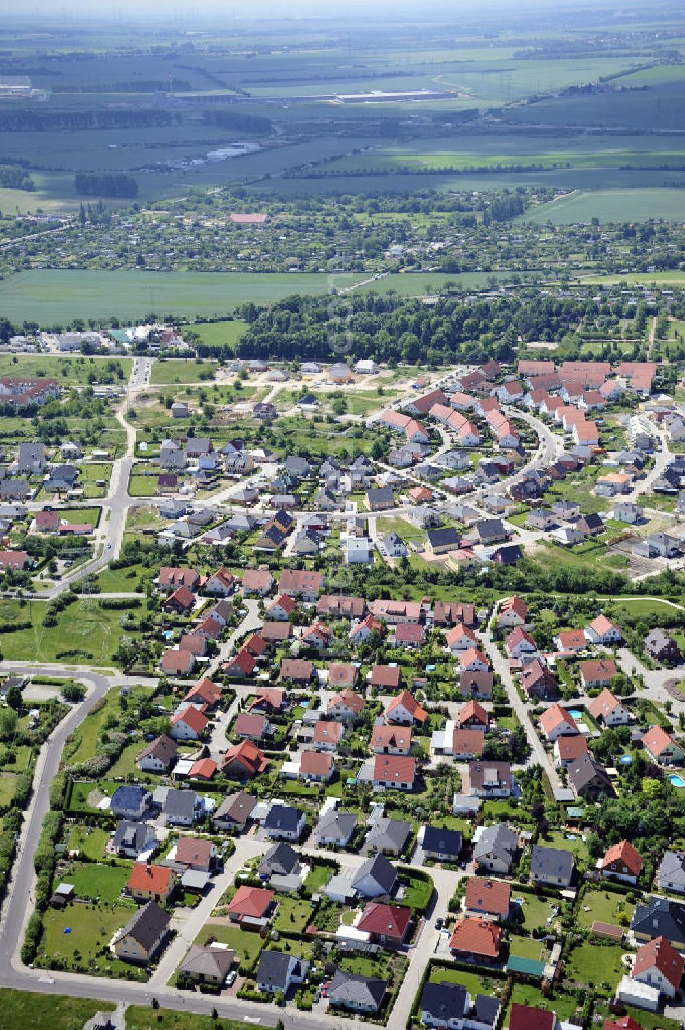 Magdeburg from above - Blick auf das Einfamilien- Wohnneubaugebiet Am Birnengarten in Magdeburg-Ottersleben, mit Planfläche, auf der weitere Einfamilienhäuser entstehen. Kontakt: MAWOG Grundstücks GmbH, Am Birnengarten 19 c, 39116 Magdeburg, Tel. +49 (0)391 611653-0, Fax +49 (0)391 611653-26, email: Info@am-birnengarten.de