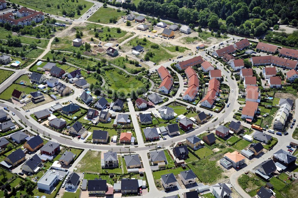 Aerial image Magdeburg - Blick auf das Einfamilien- Wohnneubaugebiet Am Birnengarten in Magdeburg-Ottersleben, mit Planfläche, auf der weitere Einfamilienhäuser entstehen. Kontakt: MAWOG Grundstücks GmbH, Am Birnengarten 19 c, 39116 Magdeburg, Tel. +49 (0)391 611653-0, Fax +49 (0)391 611653-26, email: Info@am-birnengarten.de