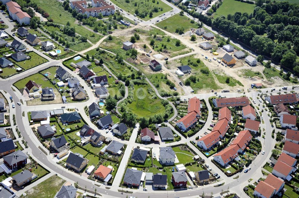 Aerial photograph Magdeburg - Blick auf das Einfamilien- Wohnneubaugebiet Am Birnengarten in Magdeburg-Ottersleben, mit Planfläche, auf der weitere Einfamilienhäuser entstehen. Kontakt: MAWOG Grundstücks GmbH, Am Birnengarten 19 c, 39116 Magdeburg, Tel. +49 (0)391 611653-0, Fax +49 (0)391 611653-26, email: Info@am-birnengarten.de