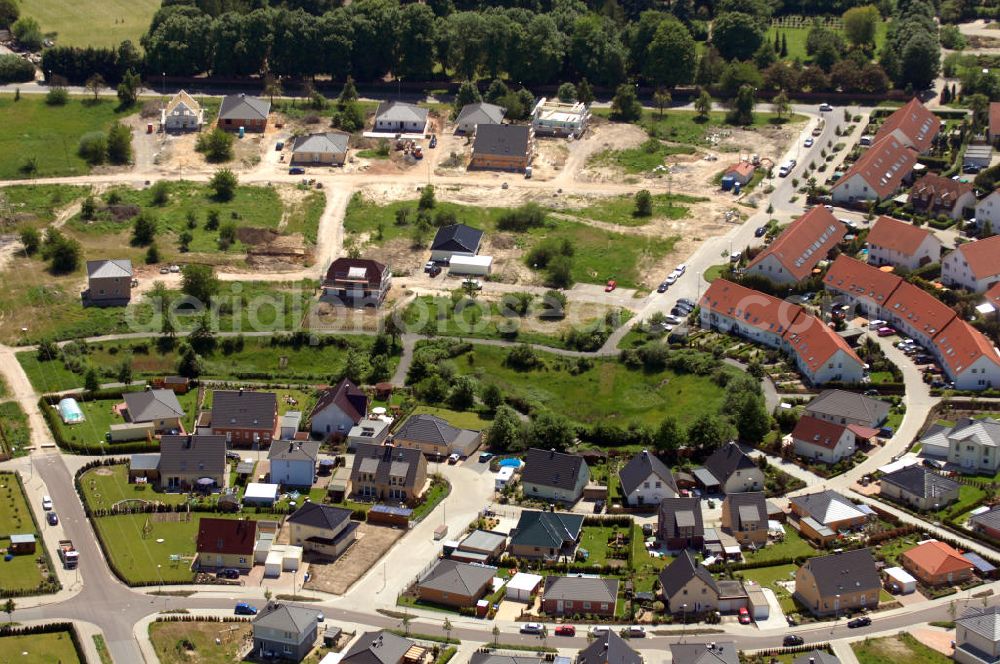 Aerial image Magdeburg - Blick auf das Einfamilien- Wohnneubaugebiet Am Birnengarten in Magdeburg-Ottersleben, mit Planfläche, auf der weitere Einfamilienhäuser entstehen. Kontakt: MAWOG Grundstücks GmbH, Am Birnengarten 19 c, 39116 Magdeburg, Tel. +49 (0)391 611653-0, Fax +49 (0)391 611653-26, email: Info@am-birnengarten.de