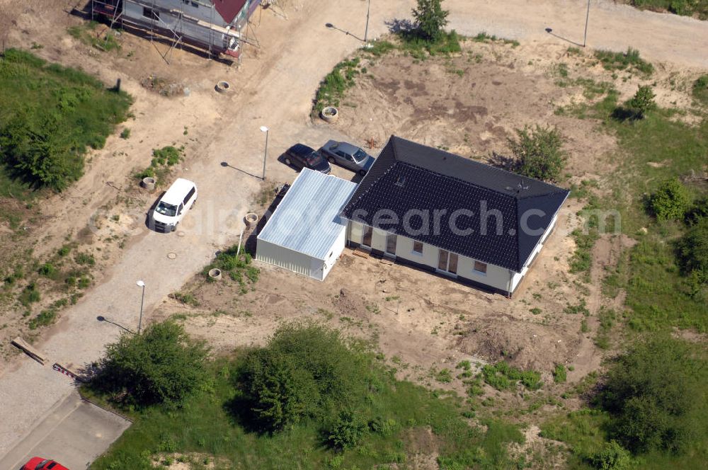 Aerial image Magdeburg - Blick auf das Einfamilien- Wohnneubaugebiet Am Birnengarten in Magdeburg-Ottersleben, mit Planfläche, auf der weitere Einfamilienhäuser entstehen. Kontakt: MAWOG Grundstücks GmbH, Am Birnengarten 19 c, 39116 Magdeburg, Tel. +49 (0)391 611653-0, Fax +49 (0)391 611653-26, email: Info@am-birnengarten.de