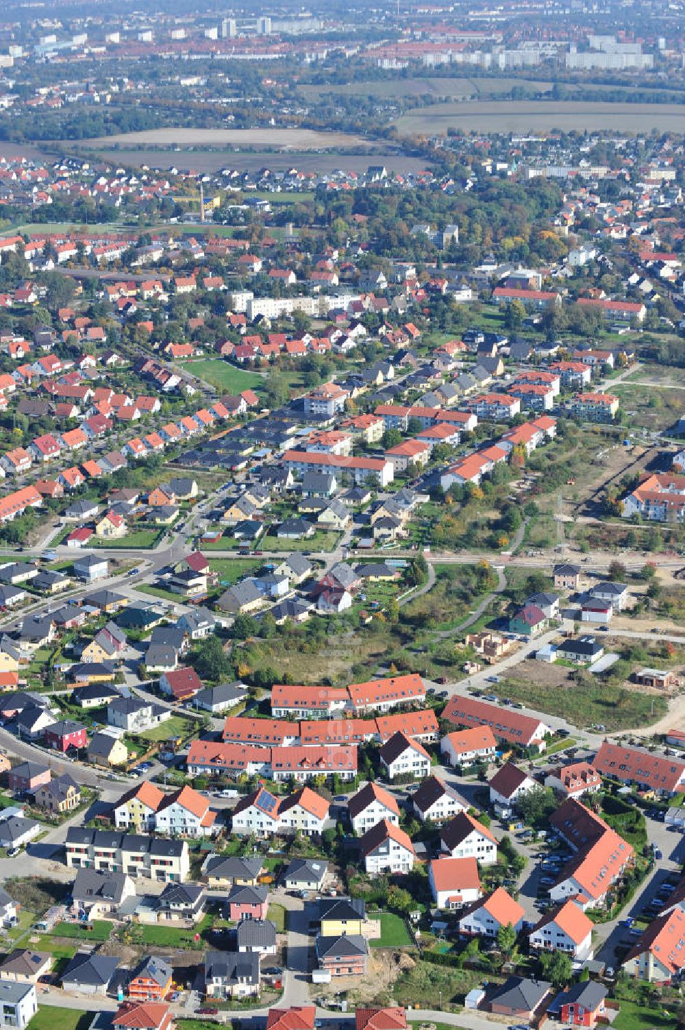 Magedeburg from the bird's eye view: Blick auf das neue Einfamilien- Wohnneubaugebiet Am Birnengarten in Magdeburg-Ottersleben.