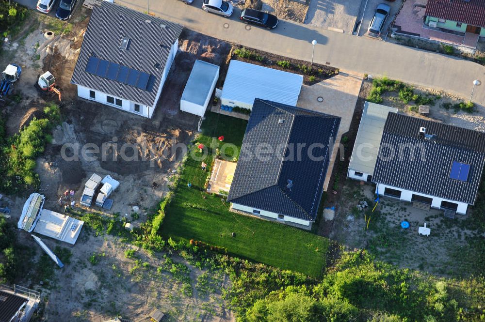 Aerial photograph Magdeburg Ottersleben - Blick auf das Einfamilien- Wohnneubaugebiet Am Birnengarten in Magdeburg-Ottersleben, mit Planfläche, auf der weitere Einfamilienhäuser entstehen. Kontakt: MAWOG Grundstücks GmbH, Am Birnengarten 19 c, 39116 Magdeburg,