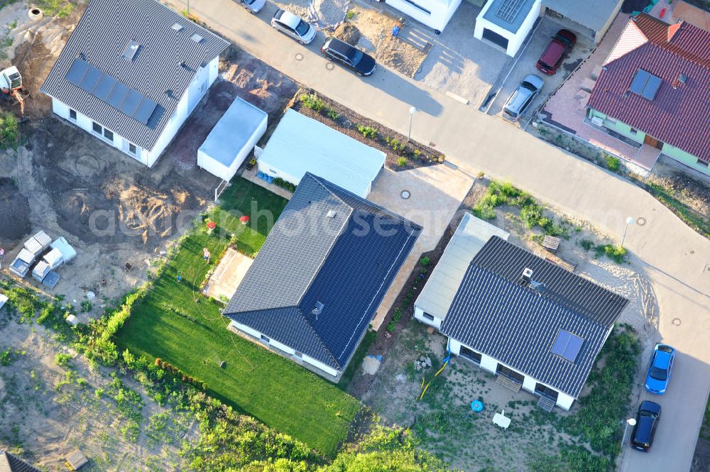 Magdeburg Ottersleben from above - Blick auf das Einfamilien- Wohnneubaugebiet Am Birnengarten in Magdeburg-Ottersleben, mit Planfläche, auf der weitere Einfamilienhäuser entstehen. Kontakt: MAWOG Grundstücks GmbH, Am Birnengarten 19 c, 39116 Magdeburg,