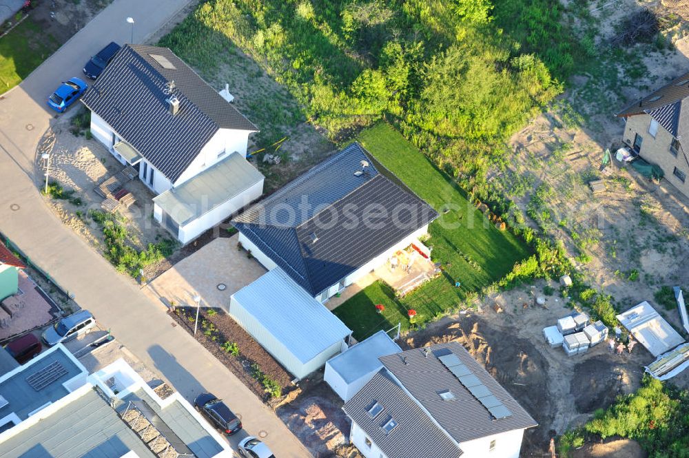 Aerial image Magdeburg Ottersleben - Blick auf das Einfamilien- Wohnneubaugebiet Am Birnengarten in Magdeburg-Ottersleben, mit Planfläche, auf der weitere Einfamilienhäuser entstehen. Kontakt: MAWOG Grundstücks GmbH, Am Birnengarten 19 c, 39116 Magdeburg,