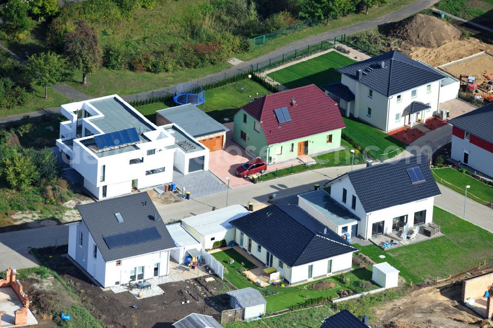 Aerial image Magdeburg - Blick auf das Einfamilien- Wohnneubaugebiet Am Birnengarten in Magdeburg-Ottersleben, mit Planfläche, auf der weitere Einfamilienhäuser entstehen. Kontakt: MAWOG Grundstücks GmbH