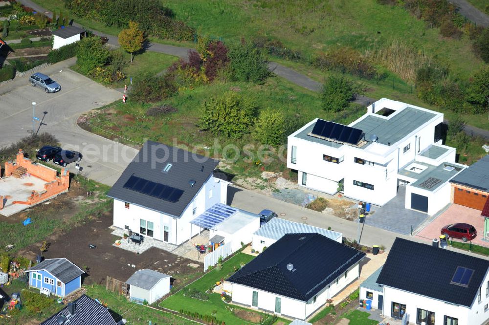 Magdeburg from the bird's eye view: Blick auf das Einfamilien- Wohnneubaugebiet Am Birnengarten in Magdeburg-Ottersleben, mit Planfläche, auf der weitere Einfamilienhäuser entstehen. Kontakt: MAWOG Grundstücks GmbH