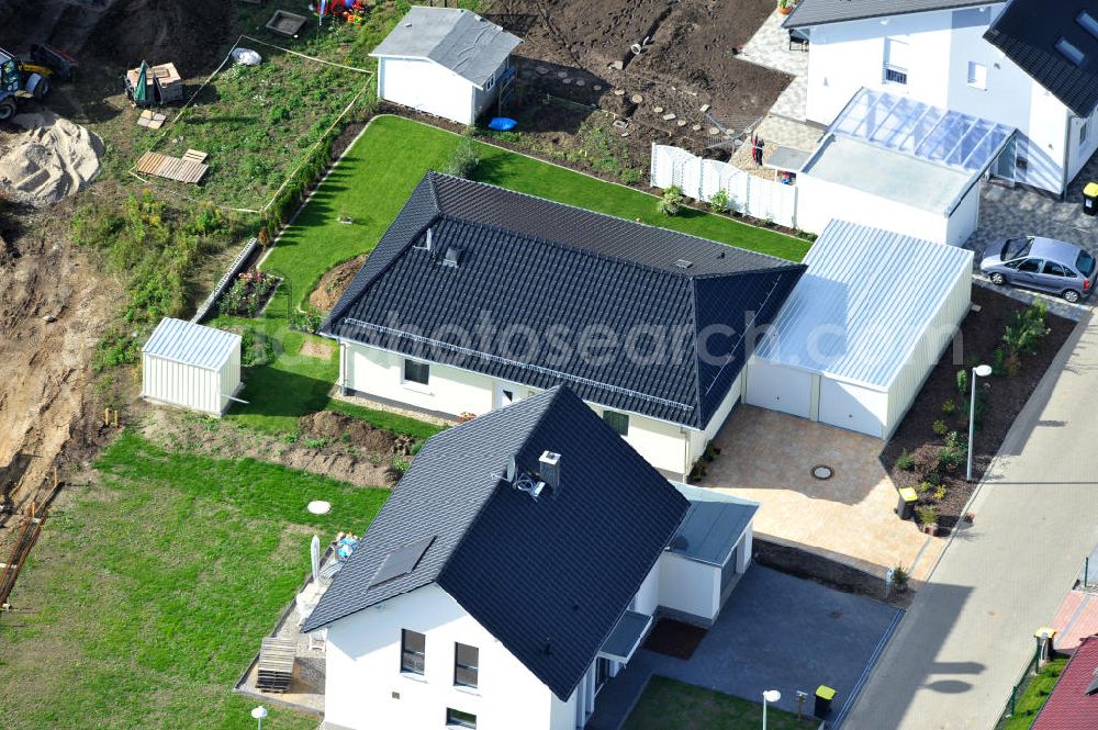 Magdeburg from the bird's eye view: Blick auf das Einfamilien- Wohnneubaugebiet Am Birnengarten in Magdeburg-Ottersleben, mit Planfläche, auf der weitere Einfamilienhäuser entstehen. Kontakt: MAWOG Grundstücks GmbH