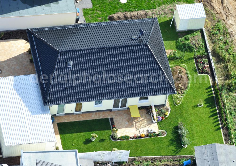 Aerial image Magdeburg - Blick auf das Einfamilien- Wohnneubaugebiet Am Birnengarten in Magdeburg-Ottersleben, mit Planfläche, auf der weitere Einfamilienhäuser entstehen. Kontakt: MAWOG Grundstücks GmbH