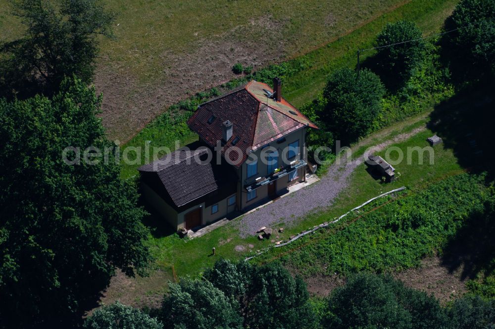 Freiburg im Breisgau from the bird's eye view: Single-family home on street Am Schlossberg in the district Neuburg in Freiburg im Breisgau in the state Baden-Wuerttemberg, Germany