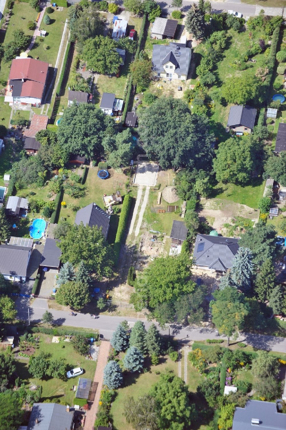 Vogelsdorf from above - Single-family and small residential garden Fredersdorf Bird village in Brandenburg