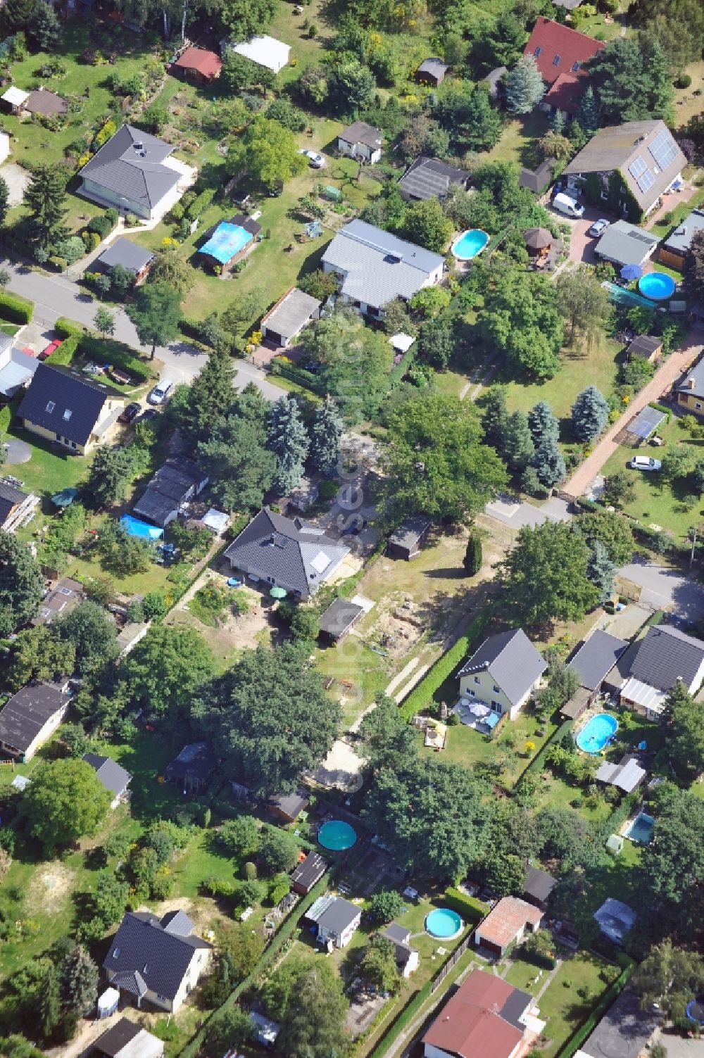 Vogelsdorf from above - Single-family and small residential garden Fredersdorf Bird village in Brandenburg