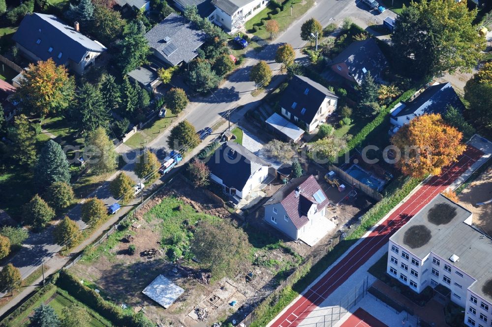 Berlin from above - Construction site for the new construction of a detached house in a family house - settlement along the Bergedorfer Strasse in the district Kaulsdorf in Berlin, Germany