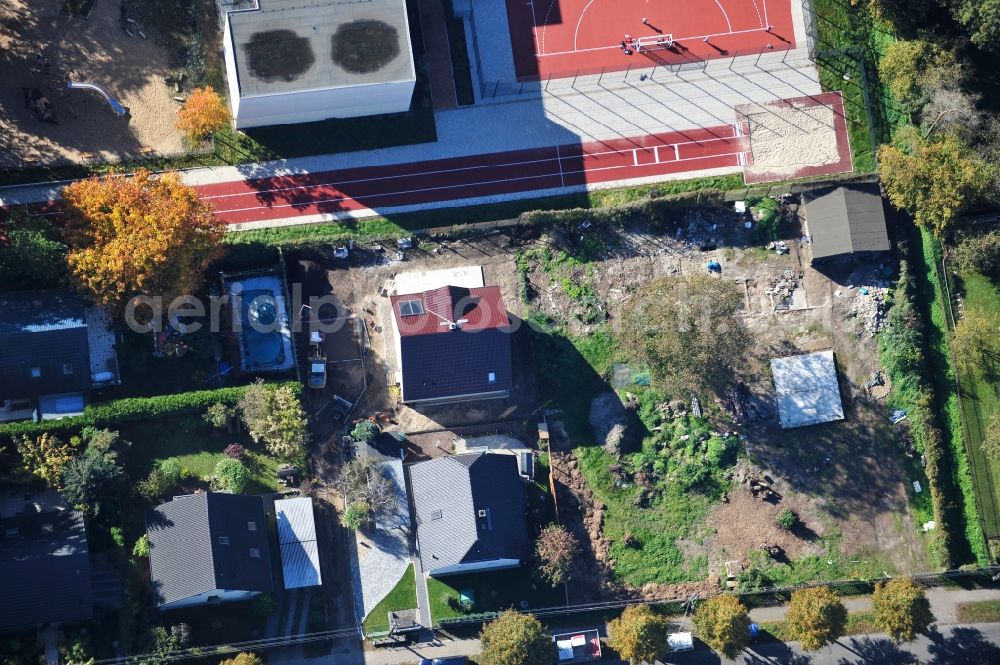 Berlin from above - Construction site for the new construction of a detached house in a family house - settlement along the Bergedorfer Strasse in the district Kaulsdorf in Berlin, Germany