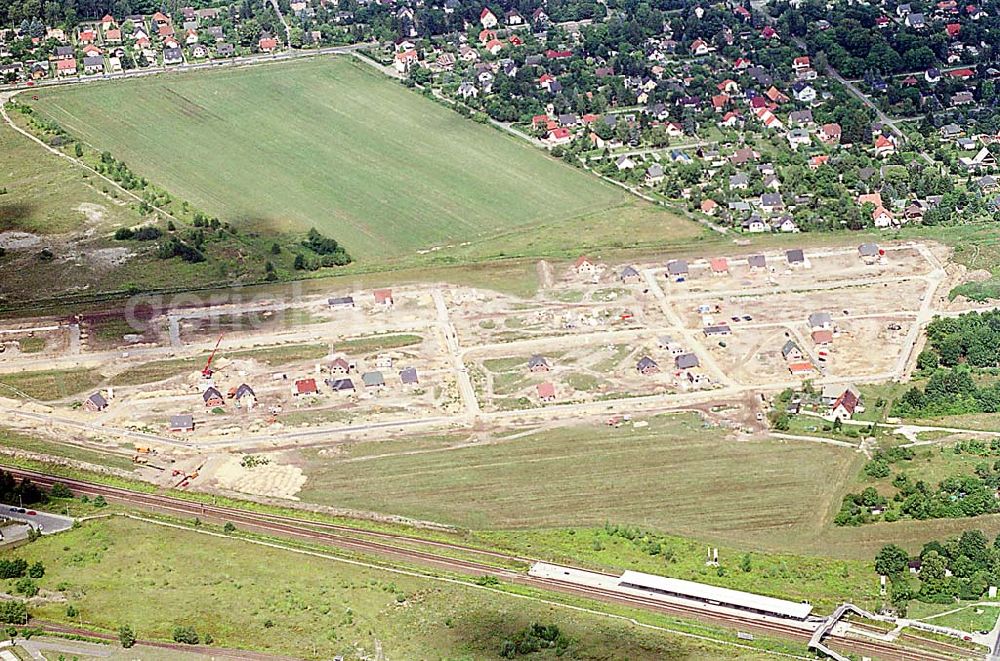 S-Bhf Hoppegarten / Brandenburg from the bird's eye view: Einfamilienhaus Neubaugelände S-Bhf Hoppegarten / Brandenburg / Birkenstein Ausführende Baufirmen H+H Expan GmbH