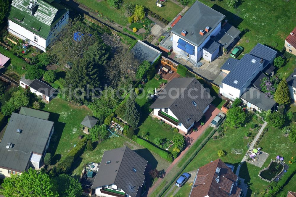 Aerial image Berlin Mahlsdorf - Detached House - settlement in upscale residential area in Berlin Mahlsdorf