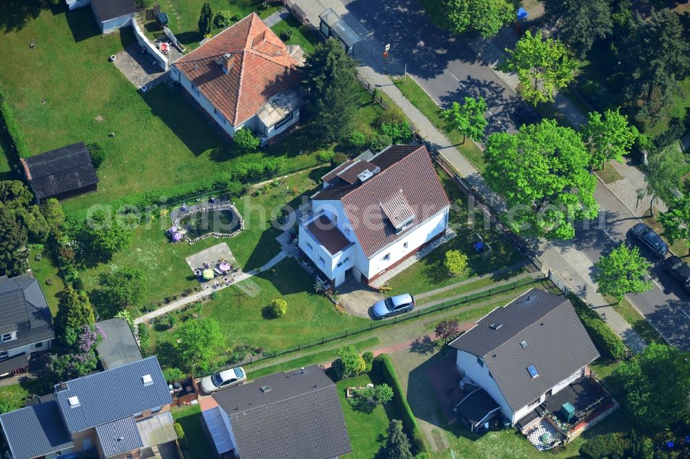 Aerial photograph Berlin Mahlsdorf - Detached House - settlement in upscale residential area in Berlin Mahlsdorf