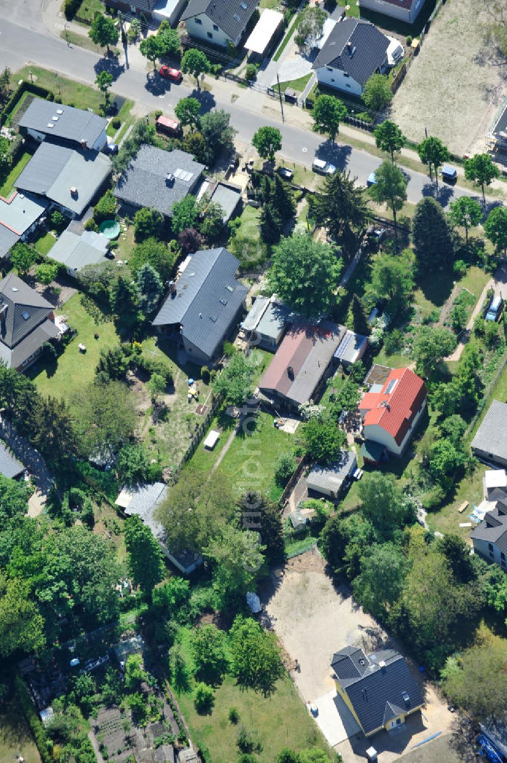 Berlin Kaulsdorf from the bird's eye view: Einfamilienhaus- Wohngegend an der Bergedorfer Straße in 12621 BERLIN Kaulsdorf-Süd. Single family house residential area at the Bergedorfer road in 12621 BERLIN Kaulsdorf south.