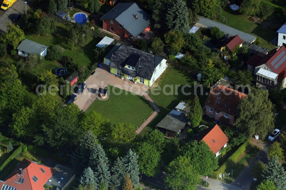 Berlin Karow from the bird's eye view: Residential estate on Hubertusdamm in Berlin - Karow