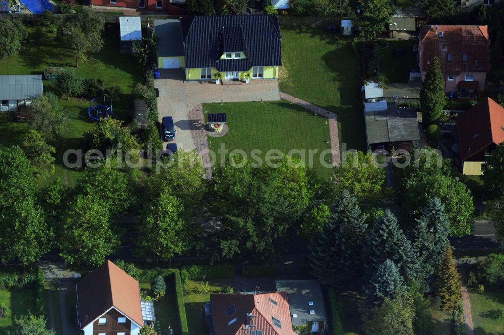 Berlin Karow from the bird's eye view: Residential estate on Hubertusdamm in Berlin - Karow