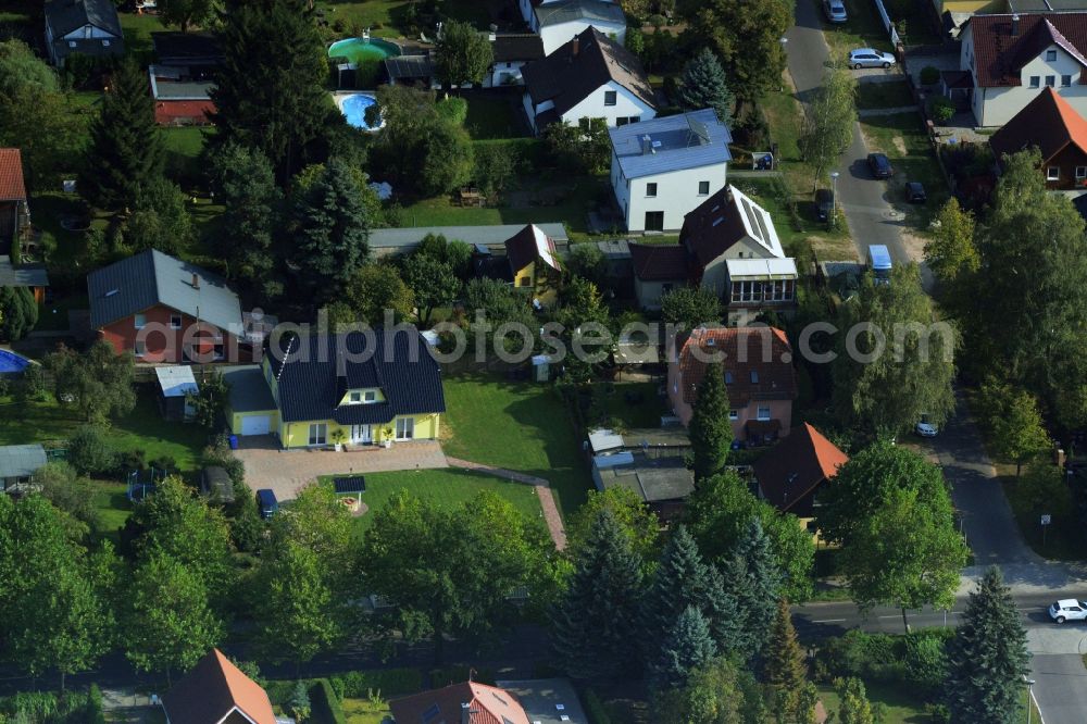 Berlin Karow from the bird's eye view: Residential estate on Hubertusdamm in Berlin - Karow