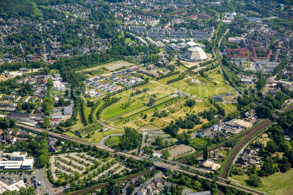 Aerial image Oberhausen - Park area OLGA-Park in the Osterfeld part of Oberhausen in the state of North Rhine-Westphalia. Single-family settlement in Olga Wohnpark on Vestische Strasse with Garten Dom GmbH and Seniorenresidenz am OLGA-Park in the Osterfeld district of Oberhausen, Germany