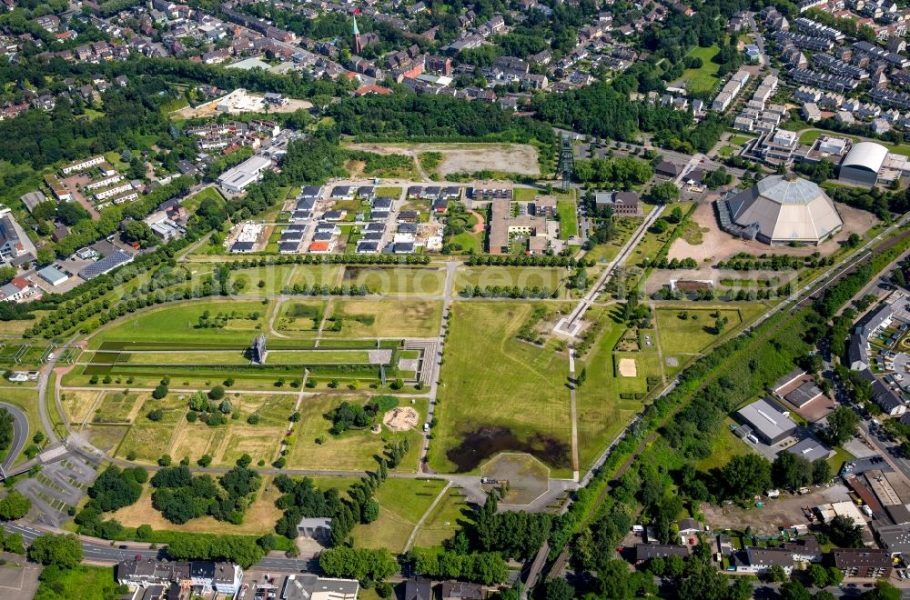 Oberhausen from above - Park area OLGA-Park in the Osterfeld part of Oberhausen in the state of North Rhine-Westphalia. Single-family settlement in Olga Wohnpark on Vestische Strasse with Garten Dom GmbH and Seniorenresidenz am OLGA-Park in the Osterfeld district of Oberhausen, Germany